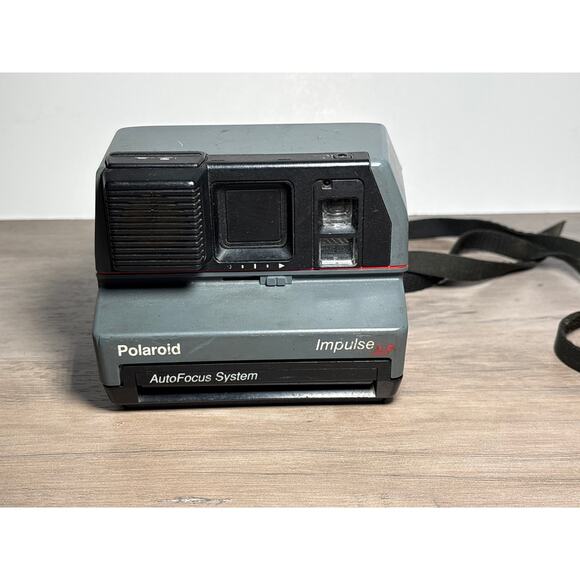 Polaroid Impulse 600 Plus AF Instant Camera- EUC - Picture 1 of 5